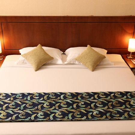 Hotel Oval Surabaya Eksteriør bilde