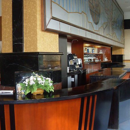 Hotel Oval Surabaya Eksteriør bilde