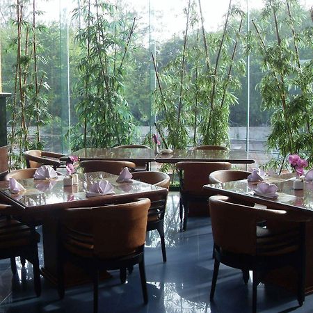Hotel Oval Surabaya Eksteriør bilde