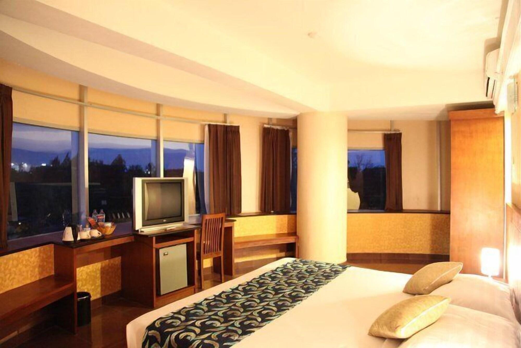 Hotel Oval Surabaya Eksteriør bilde