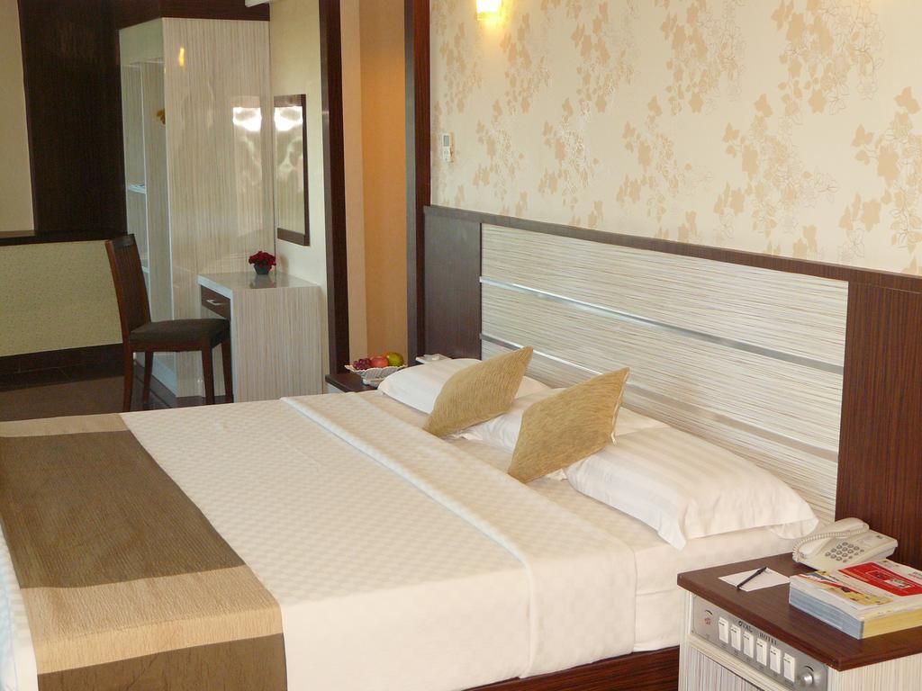 Hotel Oval Surabaya Eksteriør bilde
