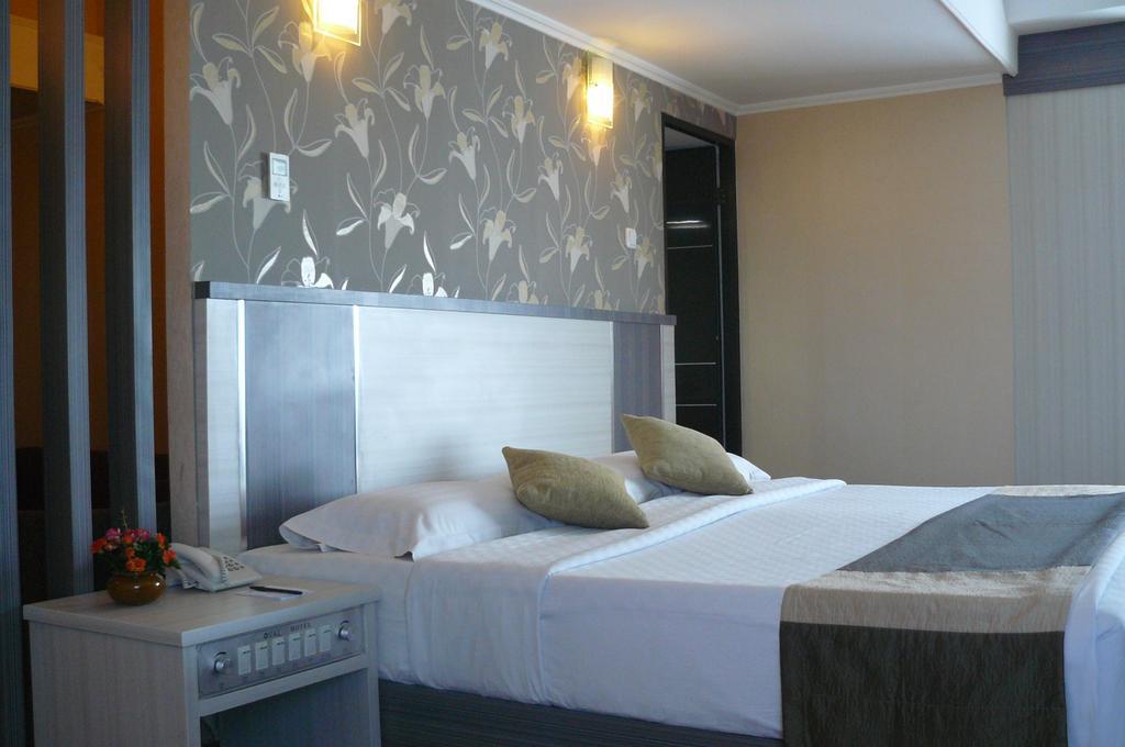 Hotel Oval Surabaya Eksteriør bilde
