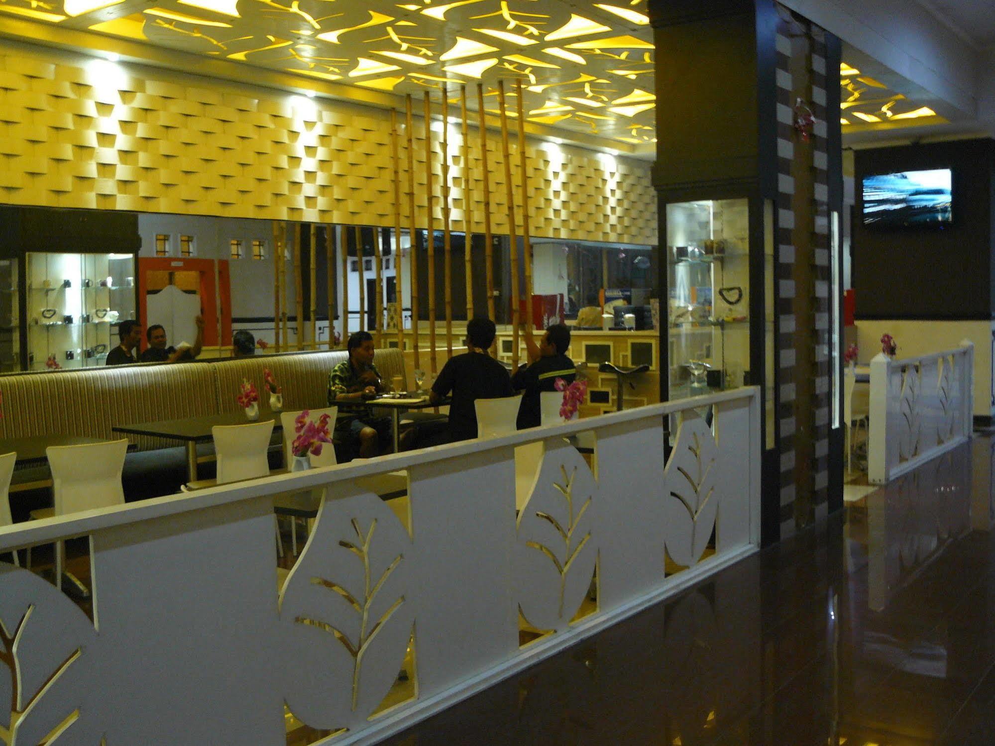 Hotel Oval Surabaya Eksteriør bilde